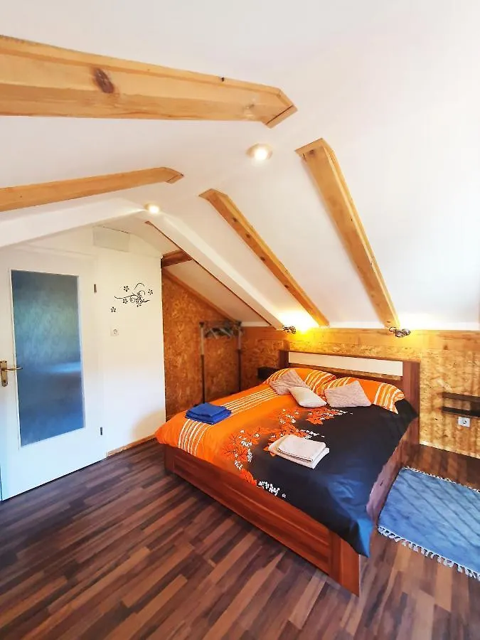Apartmani Senka Ika 0*,